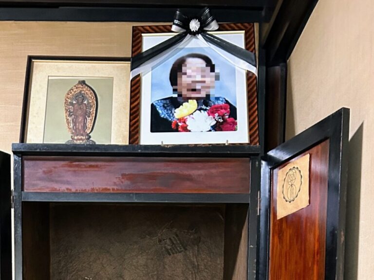 「遺影」の置き場所や飾り方で困った時には3つの方法があります! - 広島で仏壇の修理修復の専門「音羽屋」の職人が仏教や仏壇のことを楽しく綴る